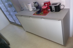 cozinha-Gris-com-branco-brilhante-com-cristaleira15