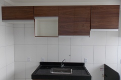 cozinha-MRV-simples-branco-com-Ipe-Amarelo2