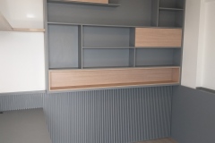 home-office-cor-cinza-sagrado-com-carvalho-malva2