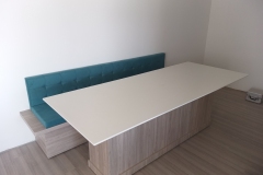 mesa-Jantar-com-banco-em-veludo-tampo-de-vidro5