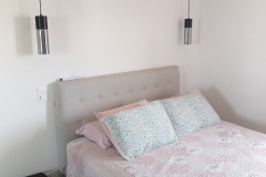Quarto-casal-cor-griscama-com-gavetas1
