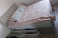 Quarto-casal-cor-griscama-com-gavetas2