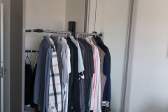 Quarto-casal-cor-griscama-com-gavetas5