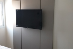 Quarto-casal-cor-griscama-com-gavetas7